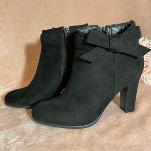 IMPO Ankle Boot High Heel Size 7 Black Faux Suede Side Bow w Zipper Comfort Sole